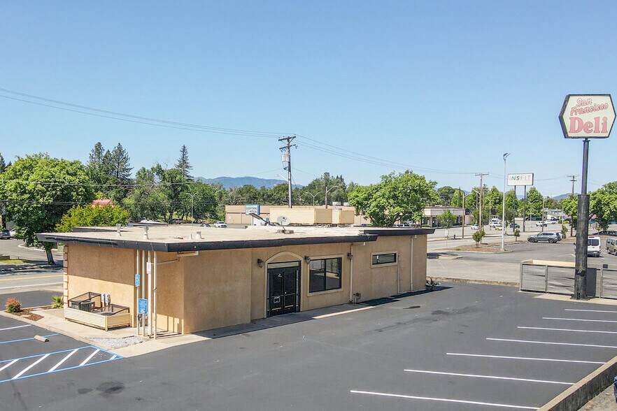 2395 Athens Ave, Redding, CA à vendre - Photo principale – Image 1 sur 13