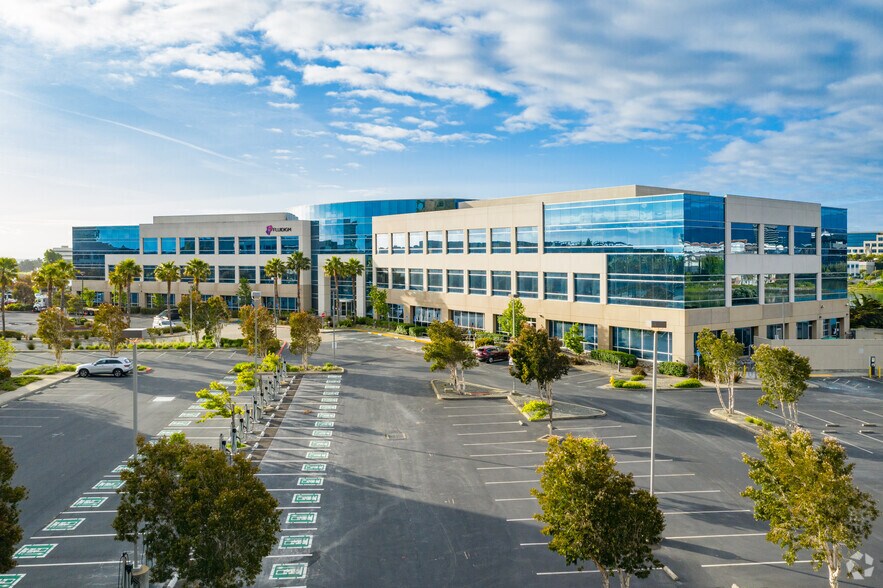7000 Shoreline Ct, South San Francisco, CA à louer - Photo principale – Image 1 sur 15