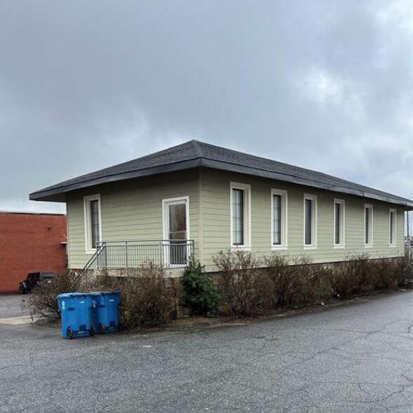 1 S Main St, Granite Falls, NC à vendre - Photo principale – Image 1 sur 3