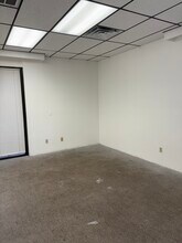 1232 E Broadway Rd, Tempe, AZ à louer Photo intérieure– Image 2 sur 6