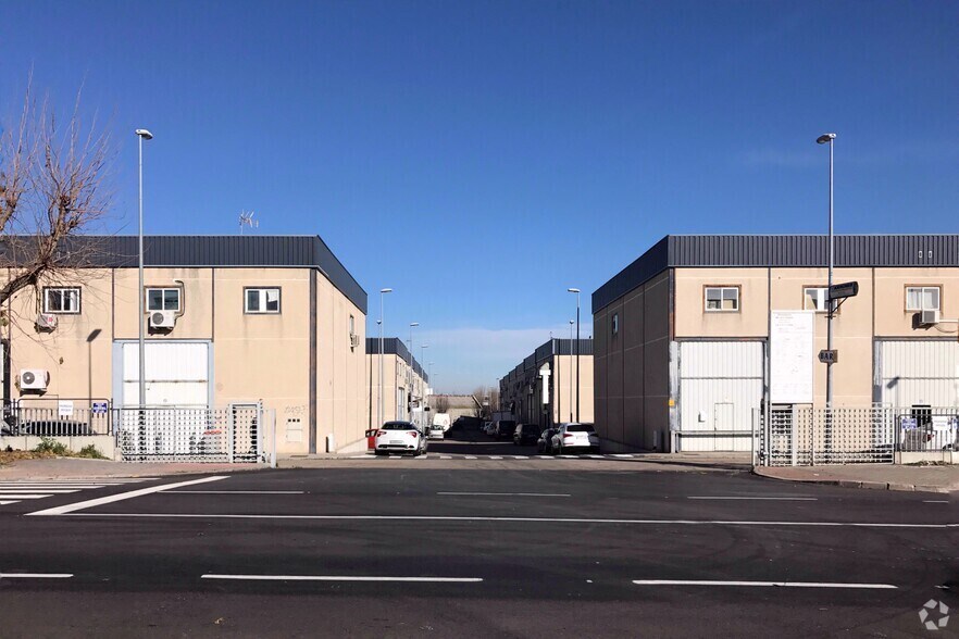 Industriel/Logistique dans Fuenlabrada, Madrid à vendre - Photo de l’immeuble – Image 2 sur 2
