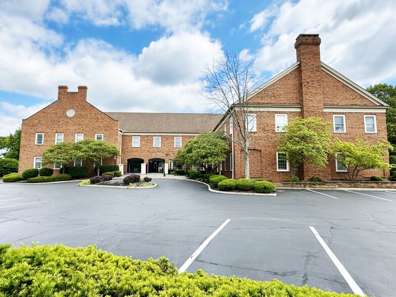 6641 N High St, Worthington, OH à louer - Photo de l’immeuble – Image 1 sur 3