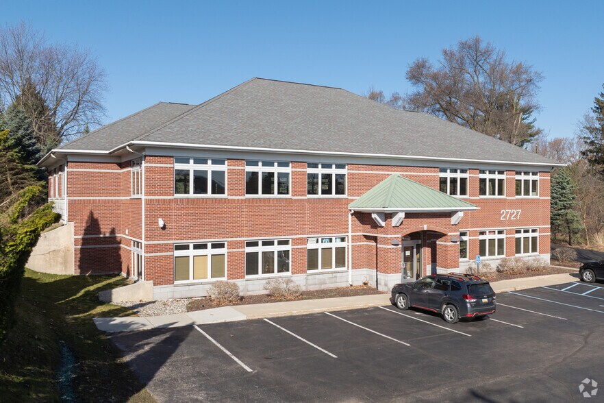 2727 E Beltline Ave NE, Grand Rapids, MI à louer - Photo de l’immeuble – Image 3 sur 5