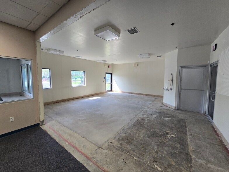 7640 Sylvania Ave, Sylvania, OH à louer - Photo de l’immeuble – Image 3 sur 17