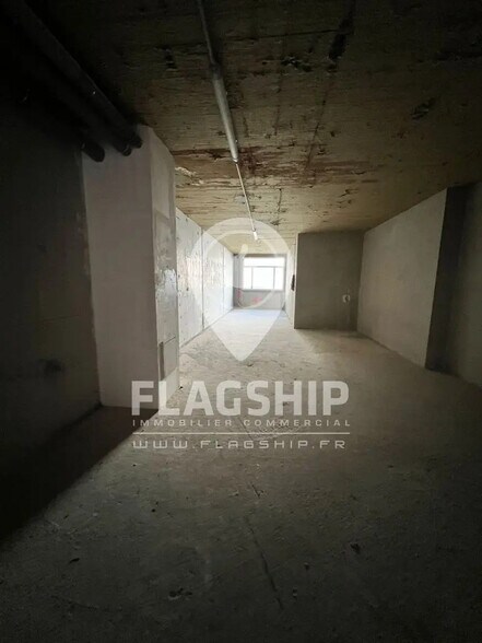 Local commercial dans Paris à louer - Photo de l’immeuble – Image 3 sur 6