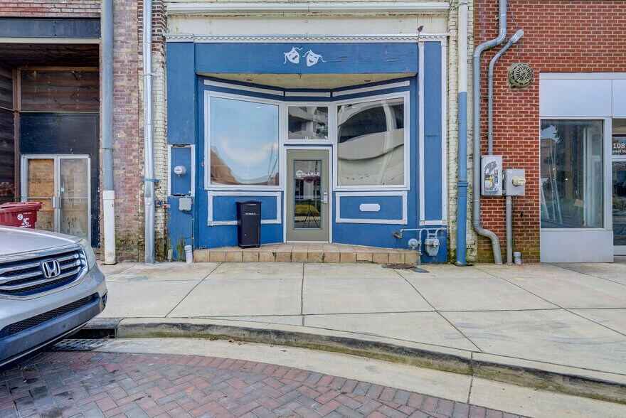 215 E Main St, Johnson City, TN à vendre - Photo de l’immeuble – Image 2 sur 11