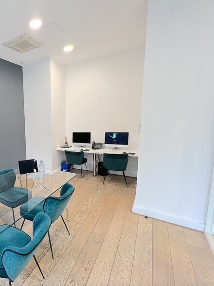 Local commercial dans Paris à vendre - Photo de l’immeuble – Image 1 sur 5