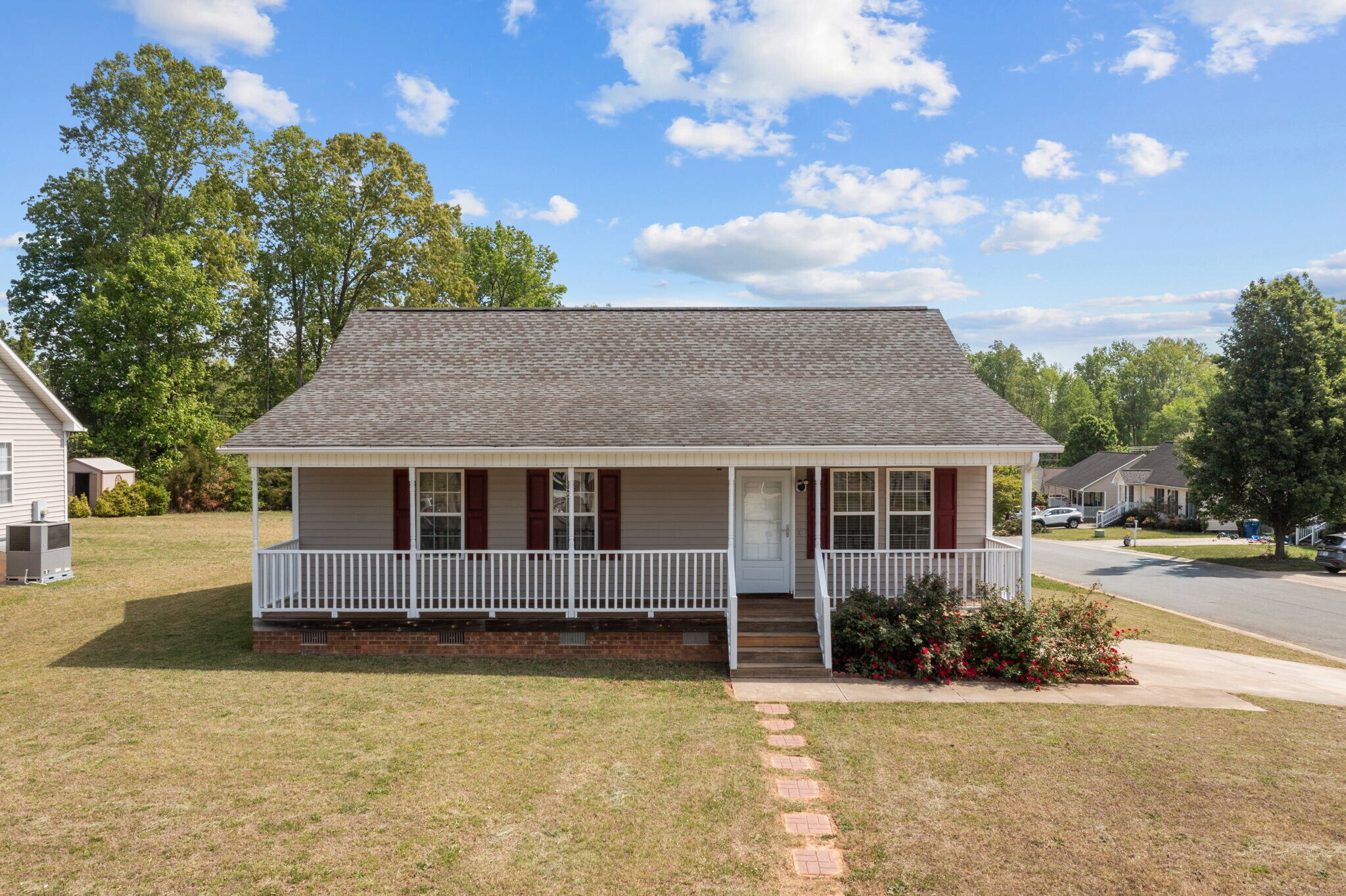 701 Bob Baxter Dr, Elon, NC à vendre Photo principale– Image 1 sur 32