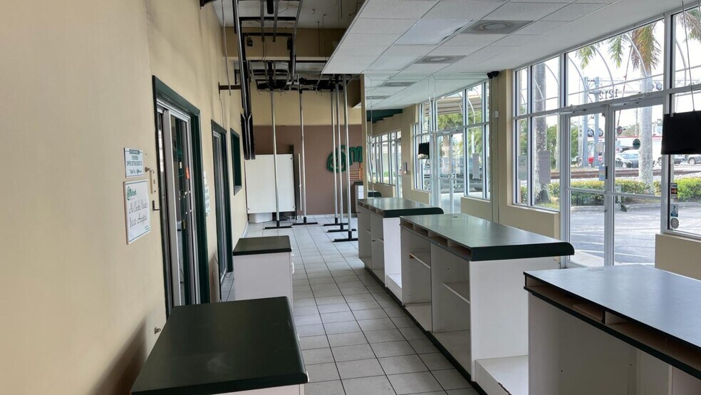 1212 NE 26th St, Wilton Manors, FL à vendre - Photo intérieure – Image 2 sur 8