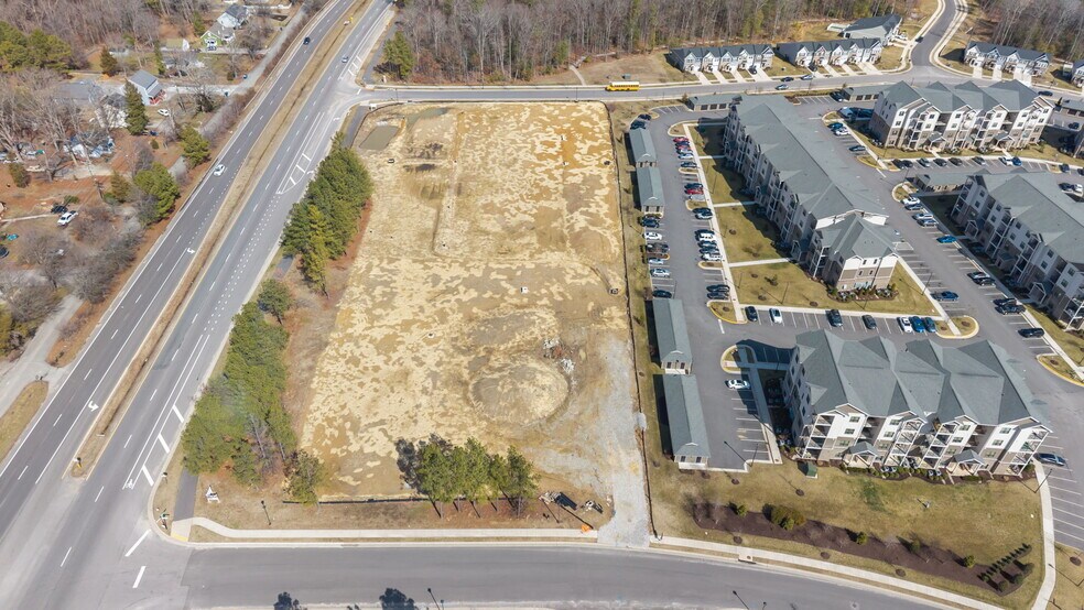 6052 Austin Wood Drive, Richmond, VA à vendre - Photo de l’immeuble – Image 2 sur 15