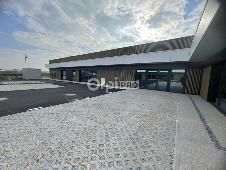 Local commercial dans Genlis à louer - Photo de l’immeuble – Image 3 sur 5