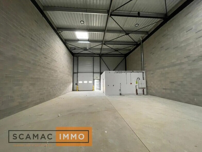 Bureau dans Savigny-le-Temple à louer - Photo intérieure – Image 2 sur 4