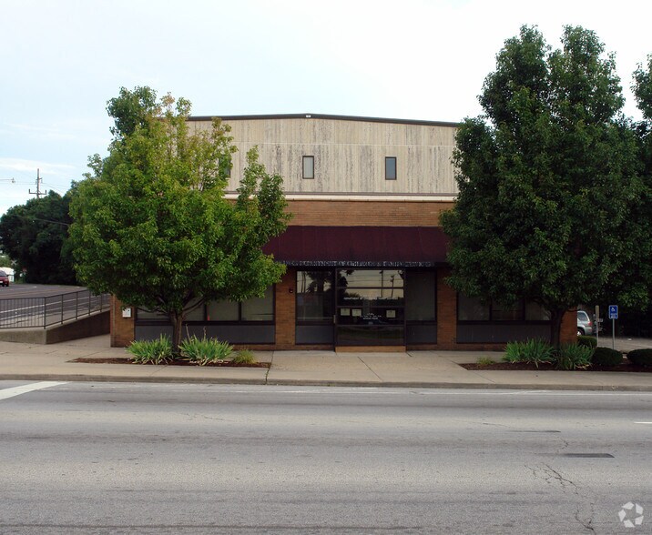 2001 NE Jefferson St, Peoria, IL à vendre - Photo de l’immeuble – Image 2 sur 3