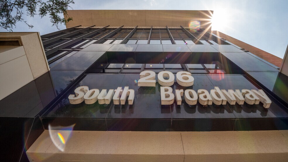 206 S Broadway, Rochester, MN à louer - Photo de l’immeuble – Image 1 sur 62
