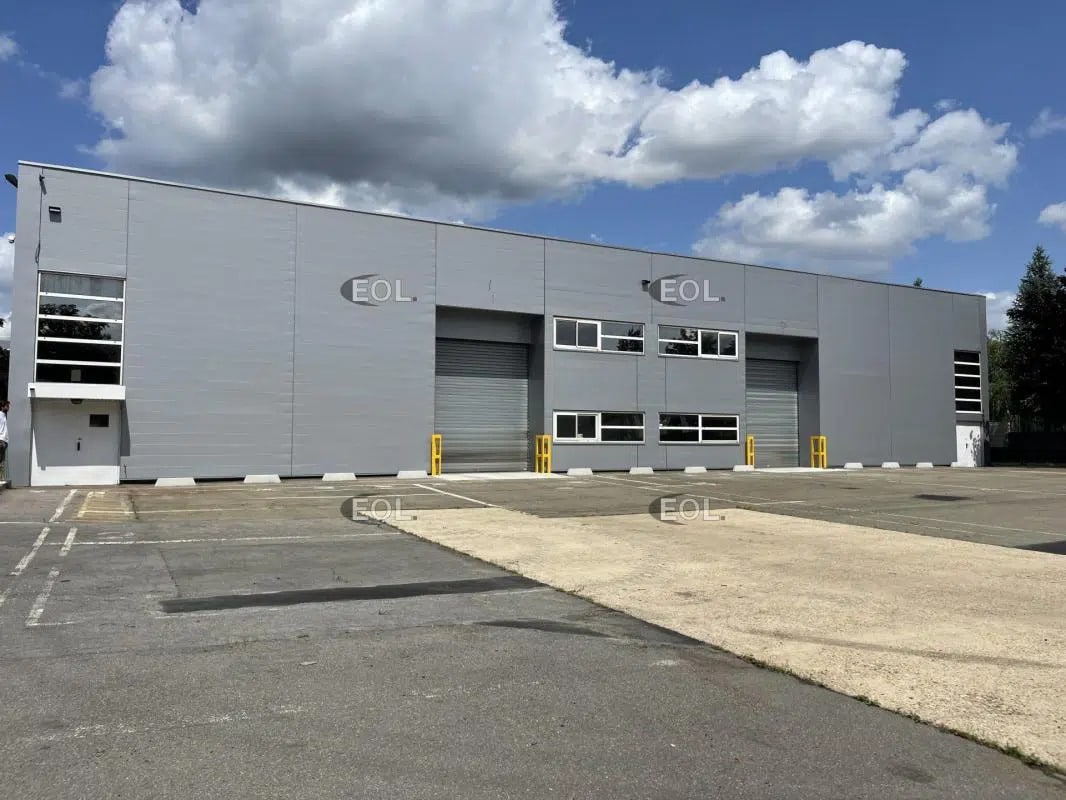 Local d’activités dans Poissy à louer Photo de l’immeuble– Image 1 sur 7