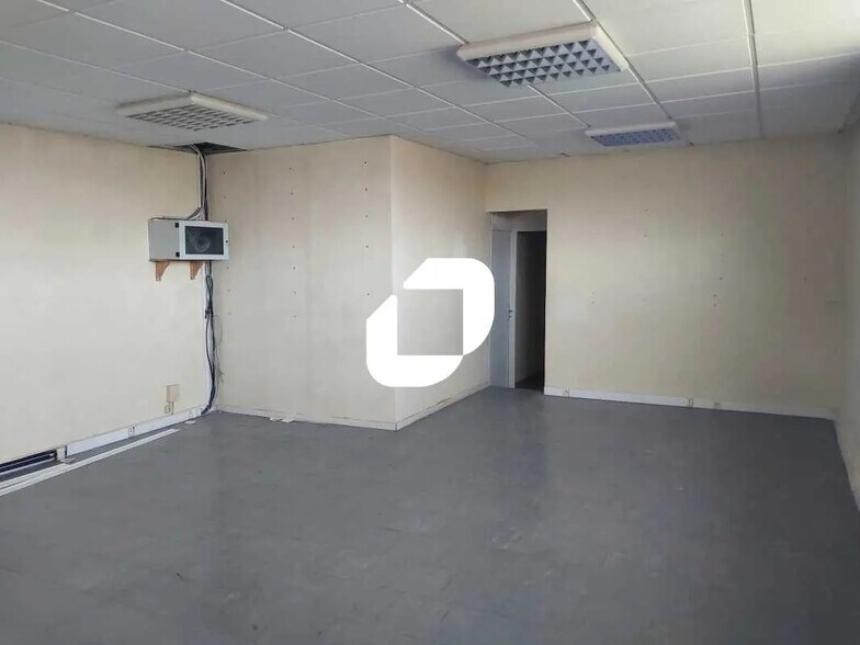 Bureau dans Caissargues à louer - Photo de l’immeuble – Image 1 sur 7