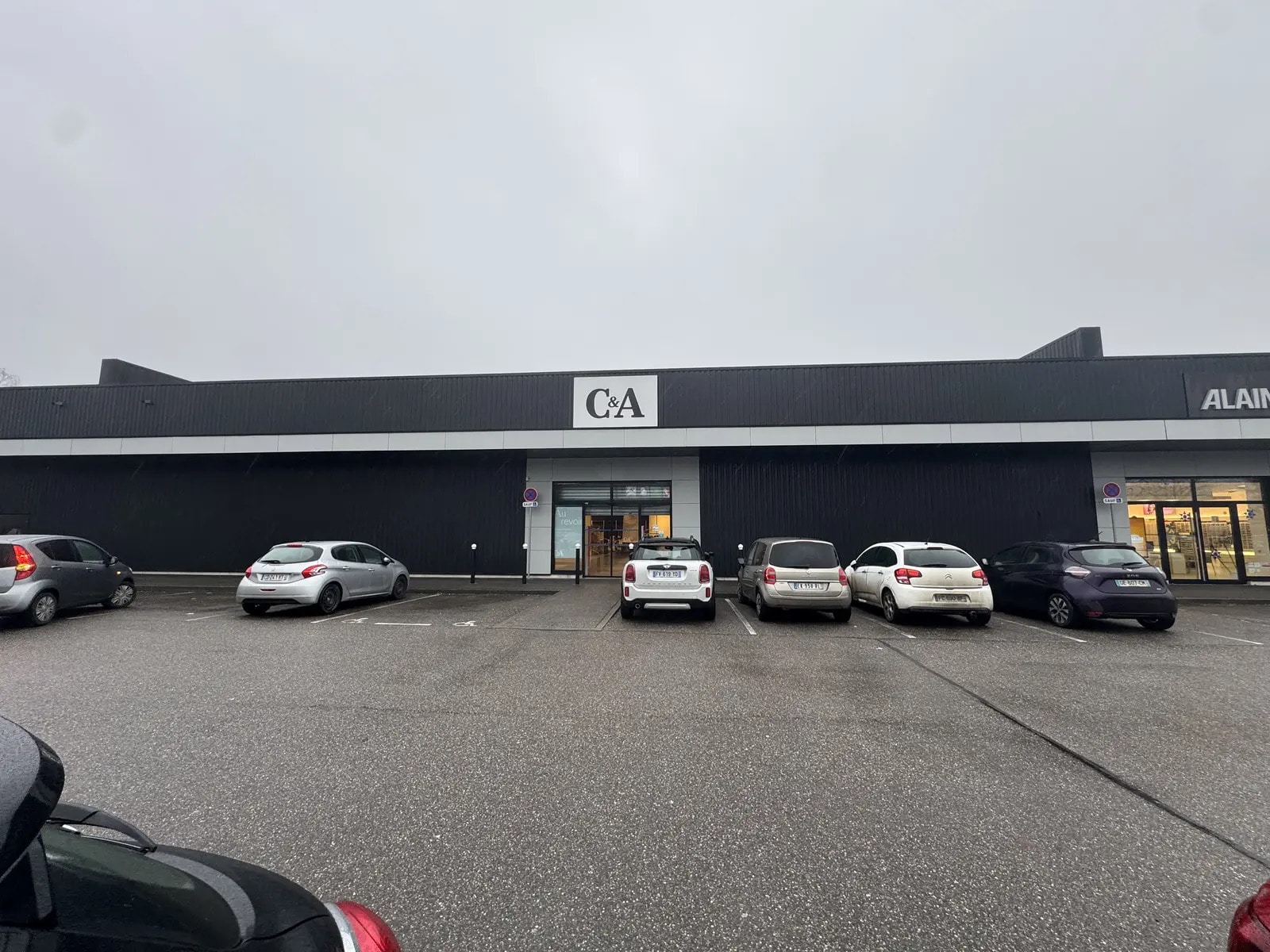 Local commercial dans Schweighouse-sur-Moder à louer Photo principale– Image 1 sur 5