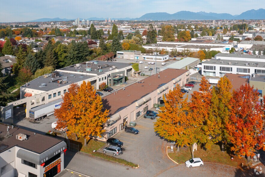 12811 Clarke Pl, Richmond, BC à louer - Photo de l’immeuble – Image 2 sur 4