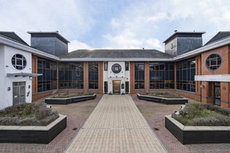 Elstree Way, Borehamwood à louer Photo de l’immeuble– Image 1 sur 9