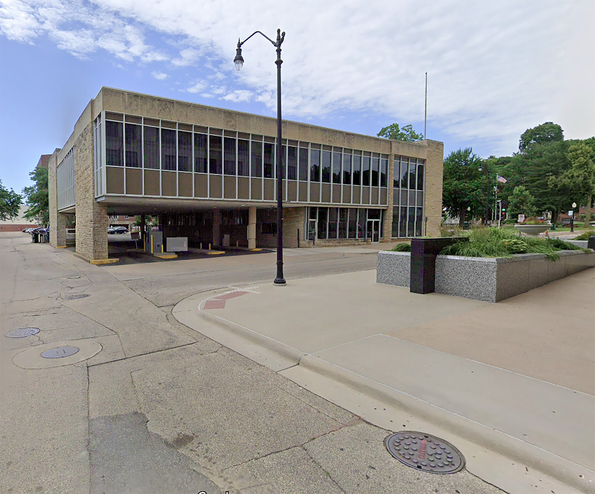 270 W 7th St, Dubuque, IA à vendre Photo principale– Image 1 sur 3