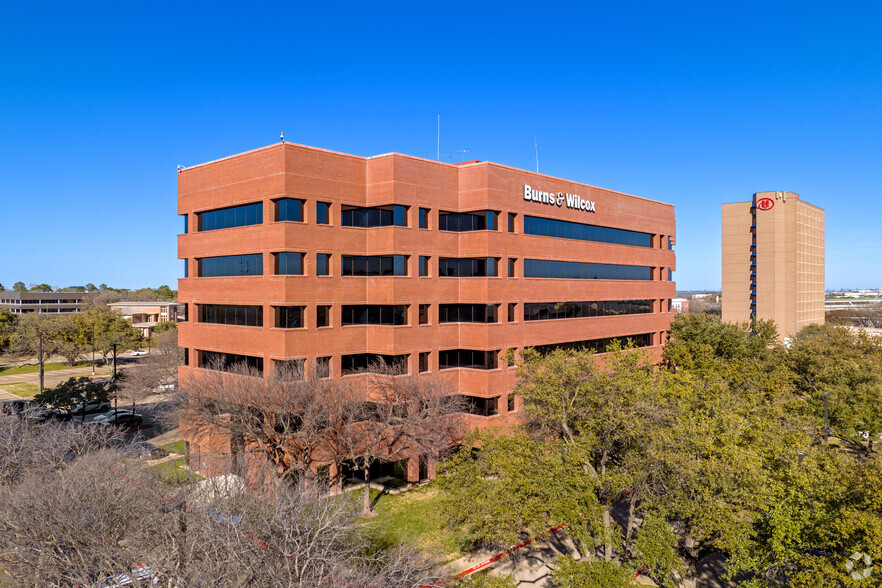 2301 E Lamar Blvd, Arlington, TX à louer - Photo de l’immeuble – Image 3 sur 15