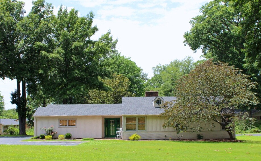 2797 N Highland Ave, Jackson, TN à louer - Photo principale – Image 1 sur 5