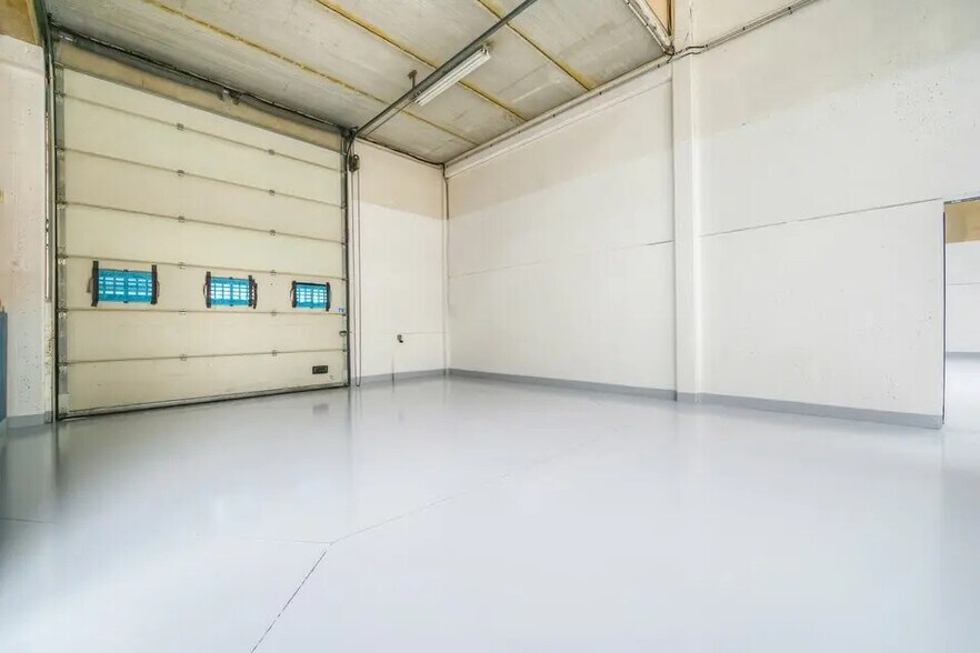 Local d’activités dans Ennery à louer - Photo intérieure – Image 3 sur 5