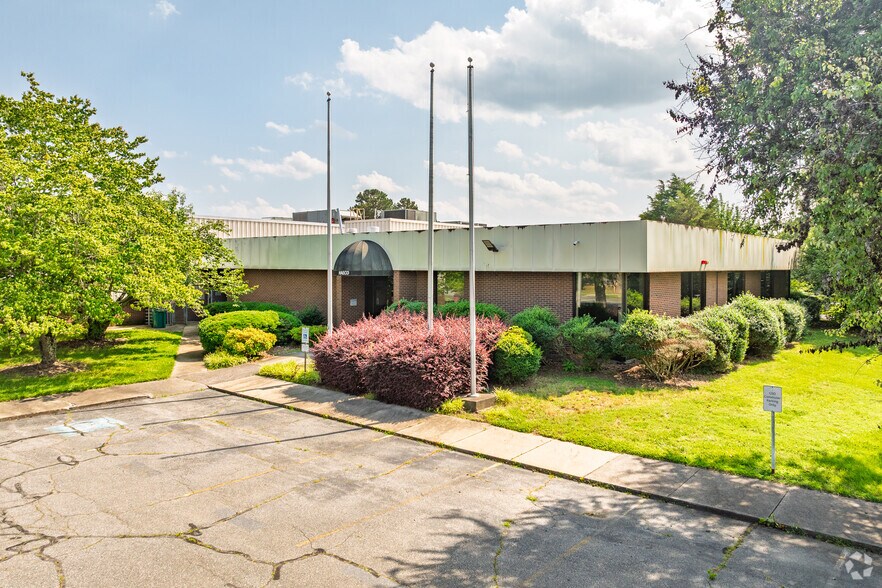 5568 Gumtree Rd, Winston-Salem, NC à louer - Photo principale – Image 1 sur 5