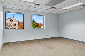 322 W Lincoln Ave, Royal Oak, MI à louer Photo de l’immeuble– Image 1 sur 10