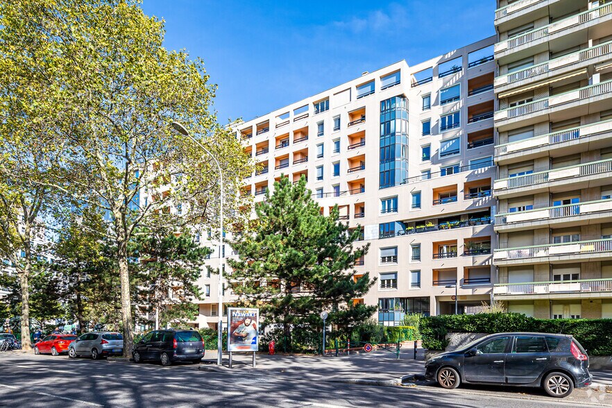 Immeuble residentiel dans Lyon à vendre - Photo principale – Image 1 sur 2