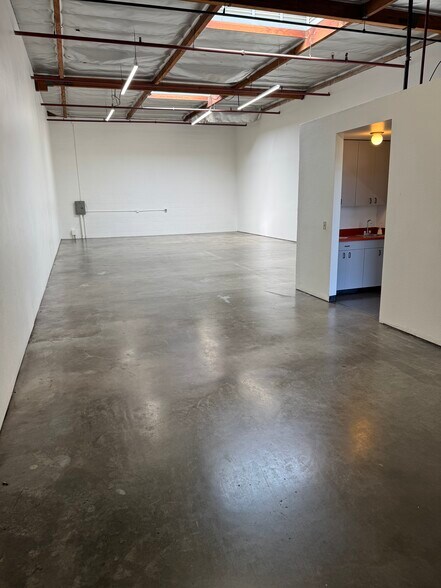 12006 Regentview Ave, Downey, CA à louer - Photo intérieure – Image 3 sur 6