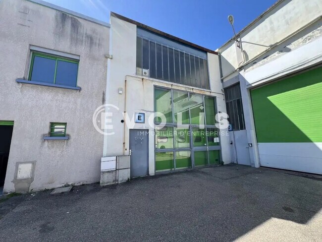 Plus de détails pour 158 Avenue Francis De Pressensé, Vénissieux - Bureau, Local d'activités à louer