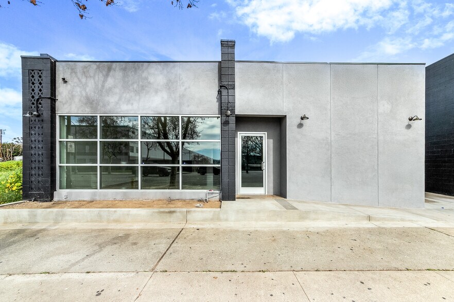1241 W Holt Ave, Pomona, CA à louer - Photo de l’immeuble – Image 3 sur 16