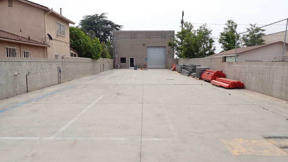 11316 Goss St, Sun Valley, CA à louer - Photo de l’immeuble – Image 2 sur 2