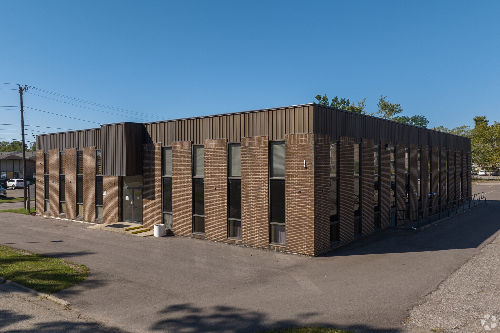 835 Louisa St, Lansing, MI à louer Photo principale– Image 1 sur 15