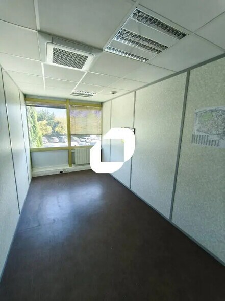 Bureau dans Villiers-sur-Marne à louer - Photo de l’immeuble – Image 3 sur 6