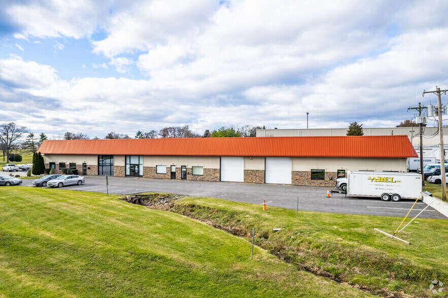 2068 W Main St, Norristown, PA à louer - Photo de l’immeuble – Image 3 sur 7