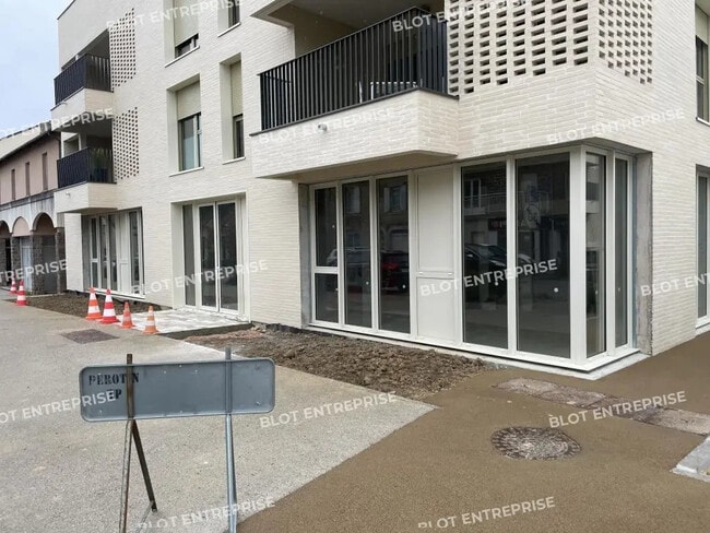 Plus de détails pour Local commercial à louer