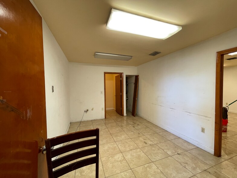 5000 NW 74th Ave, Miami, FL à louer - Photo de l’immeuble – Image 2 sur 10