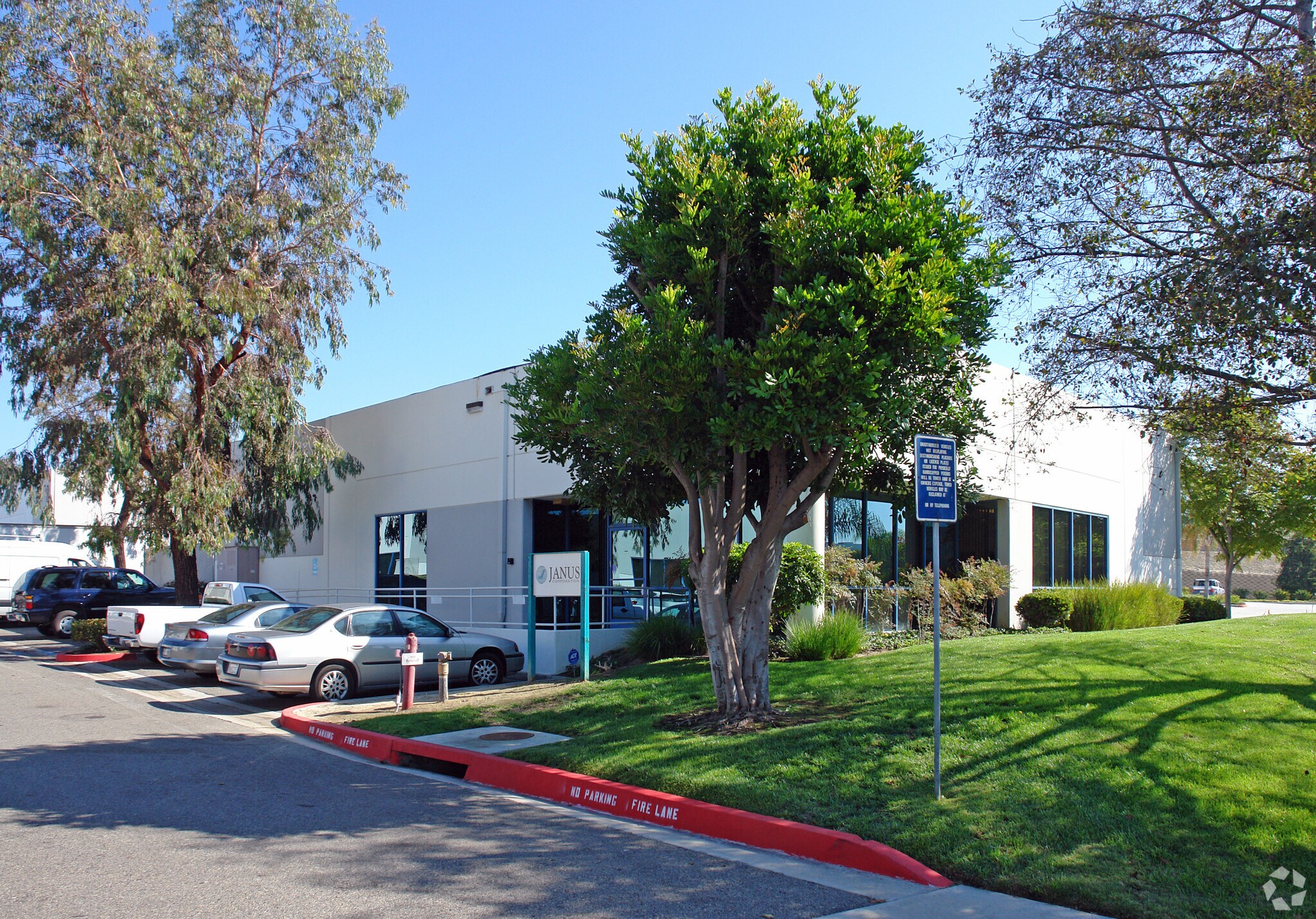 1220 Keystone Way, Vista, CA à vendre Photo principale– Image 1 sur 8