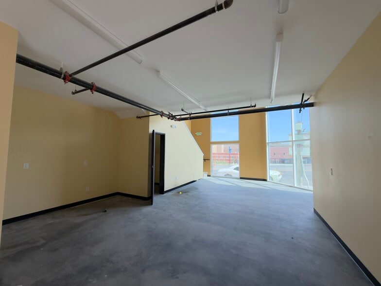 4965 Imperial Ave, San Diego, CA à louer - Photo intérieure – Image 2 sur 11