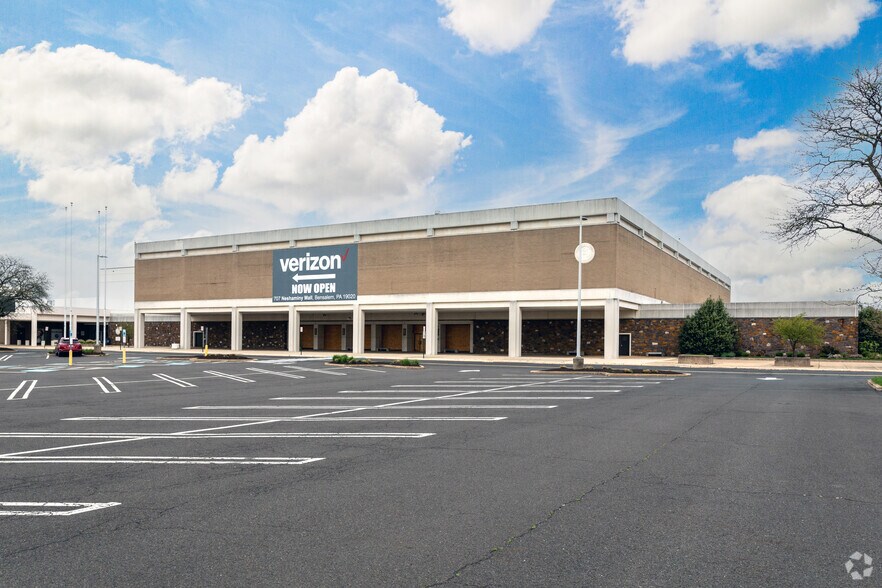 100 Neshaminy Mall, Bensalem, PA à louer - Photo de l’immeuble – Image 2 sur 3
