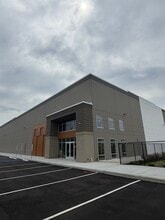 183 Three Brooks Rd, Freehold, NJ à louer Photo de l’immeuble– Image 2 sur 5