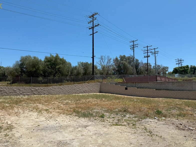 525 Industrial Way, Fallbrook, CA à vendre - Photo de l’immeuble – Image 2 sur 5