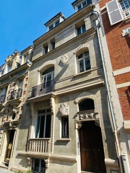 24 Rue Eugène Flachat, Paris à louer - Photo de l’immeuble – Image 1 sur 13
