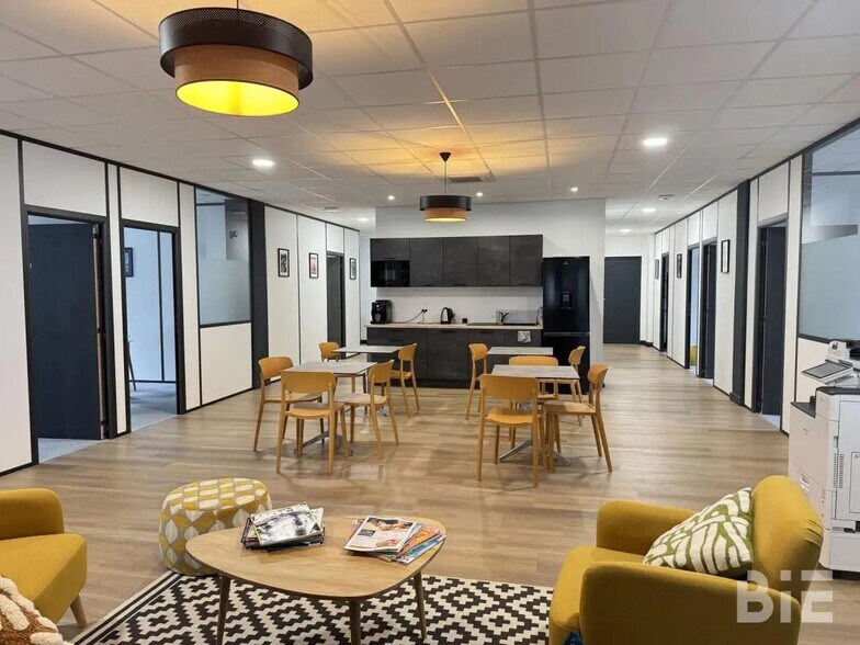 Bureau dans Mérignac à louer - Photo de l’immeuble – Image 2 sur 7