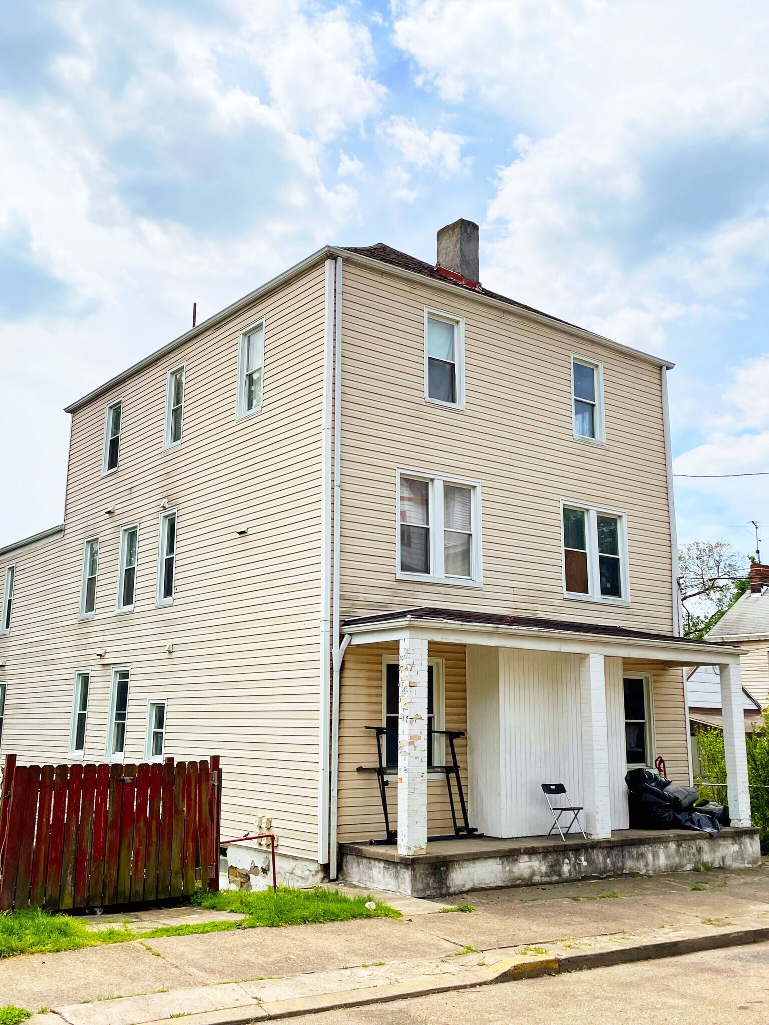 873 Railroad St, McKees Rocks, PA à vendre Photo principale– Image 1 sur 2