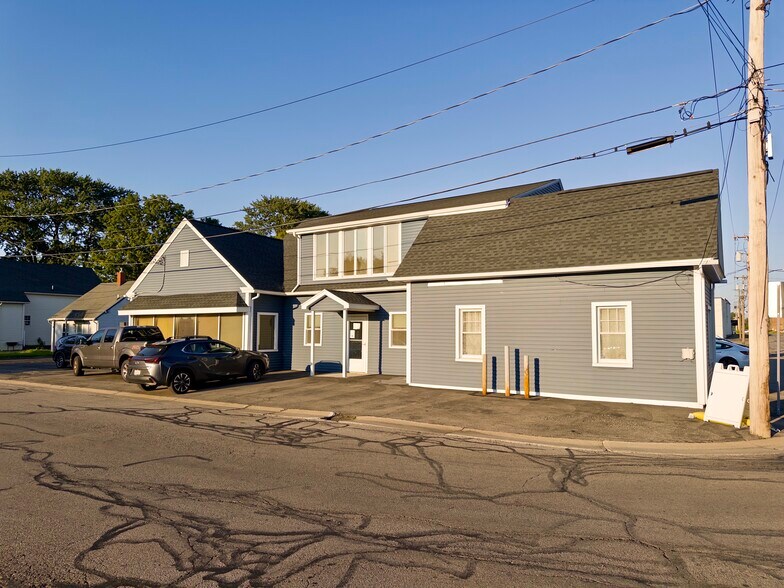 15 Martin St, Webster, NY à louer - Photo de l’immeuble – Image 1 sur 10