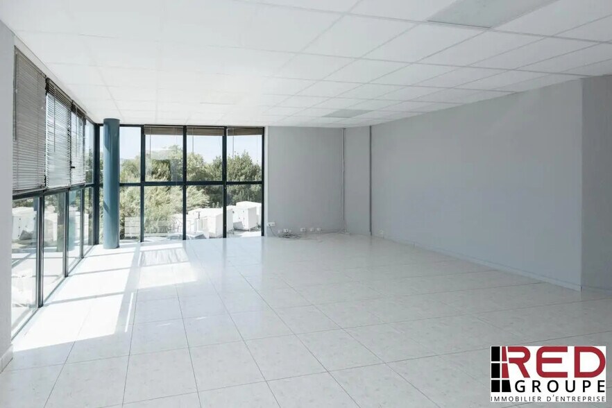 Bureau dans Aubagne à louer - Photo de l’immeuble – Image 3 sur 5