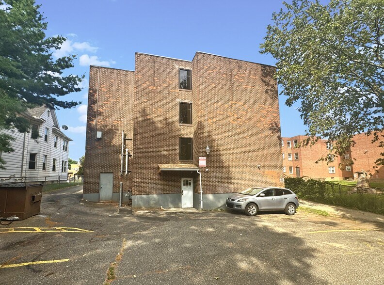 958 Wethersfield Ave, Hartford, CT à vendre - Photo de l’immeuble – Image 3 sur 9